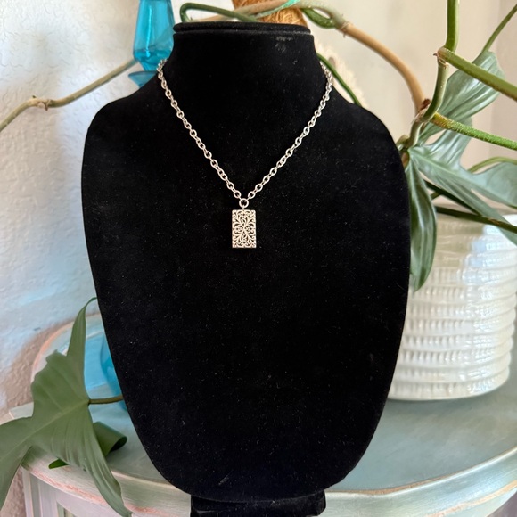 Lois Hill 925 Sterling Silver Toggle Pendant Necklace - Picture 3 of 9